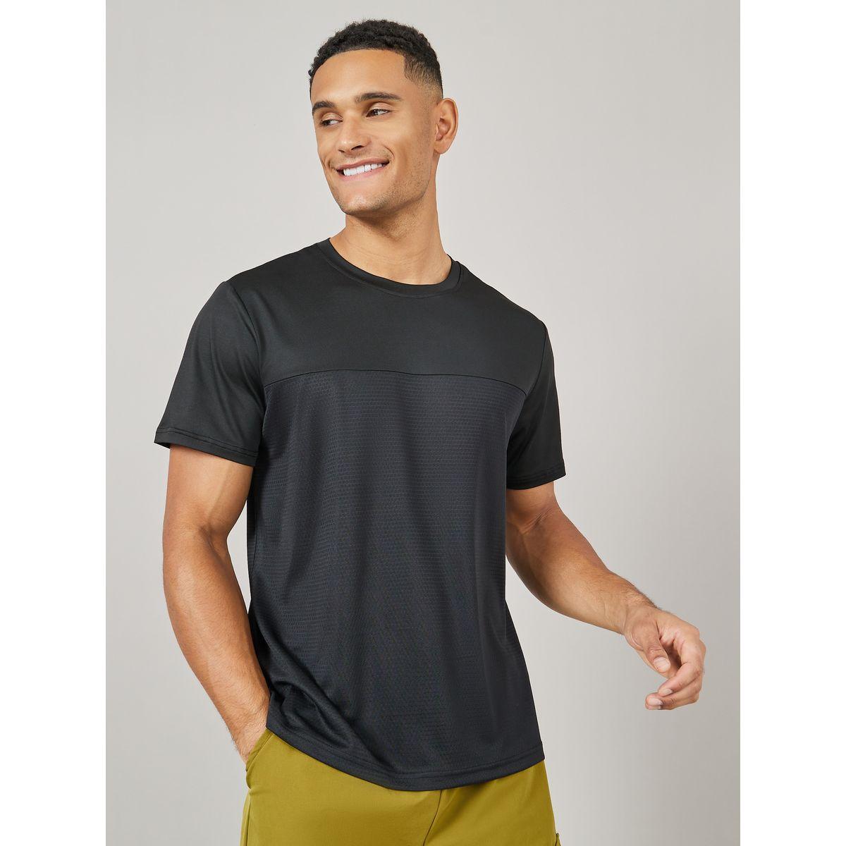 تيشيرت رياضي بتفاصيل محبوكة وطبعة عاكسة-men-clothing-sportswearandactivewear-tshirtsandpolos-image-1