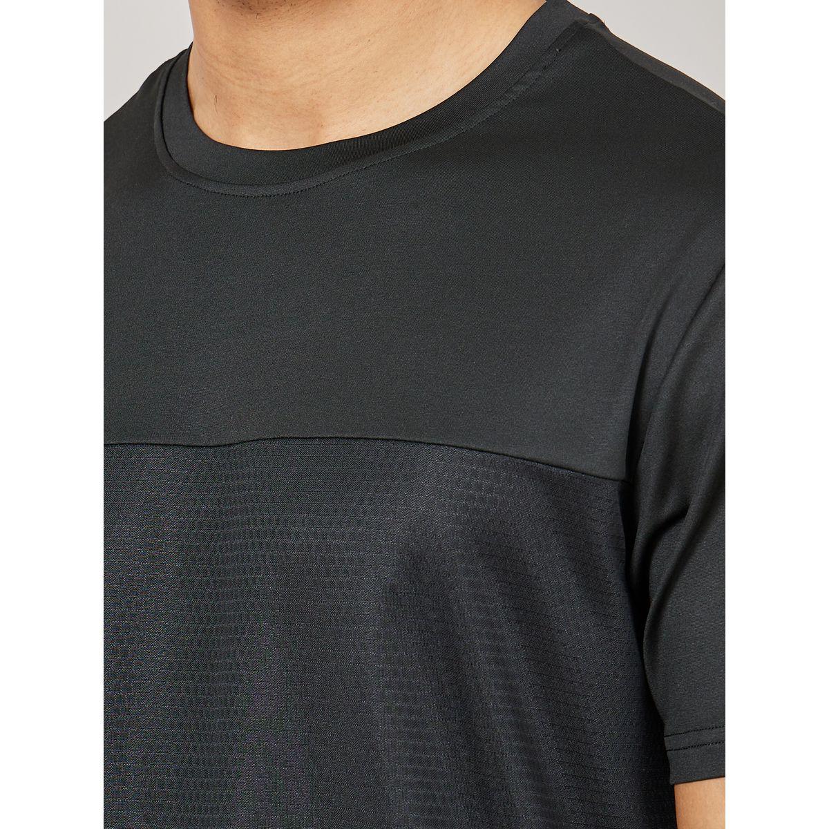Styli Active Panelled Texture Knit Running T-shirt with Back Reflective Print-men-clothing-sportswearandactivewear-tshirtsandpolos-image-3