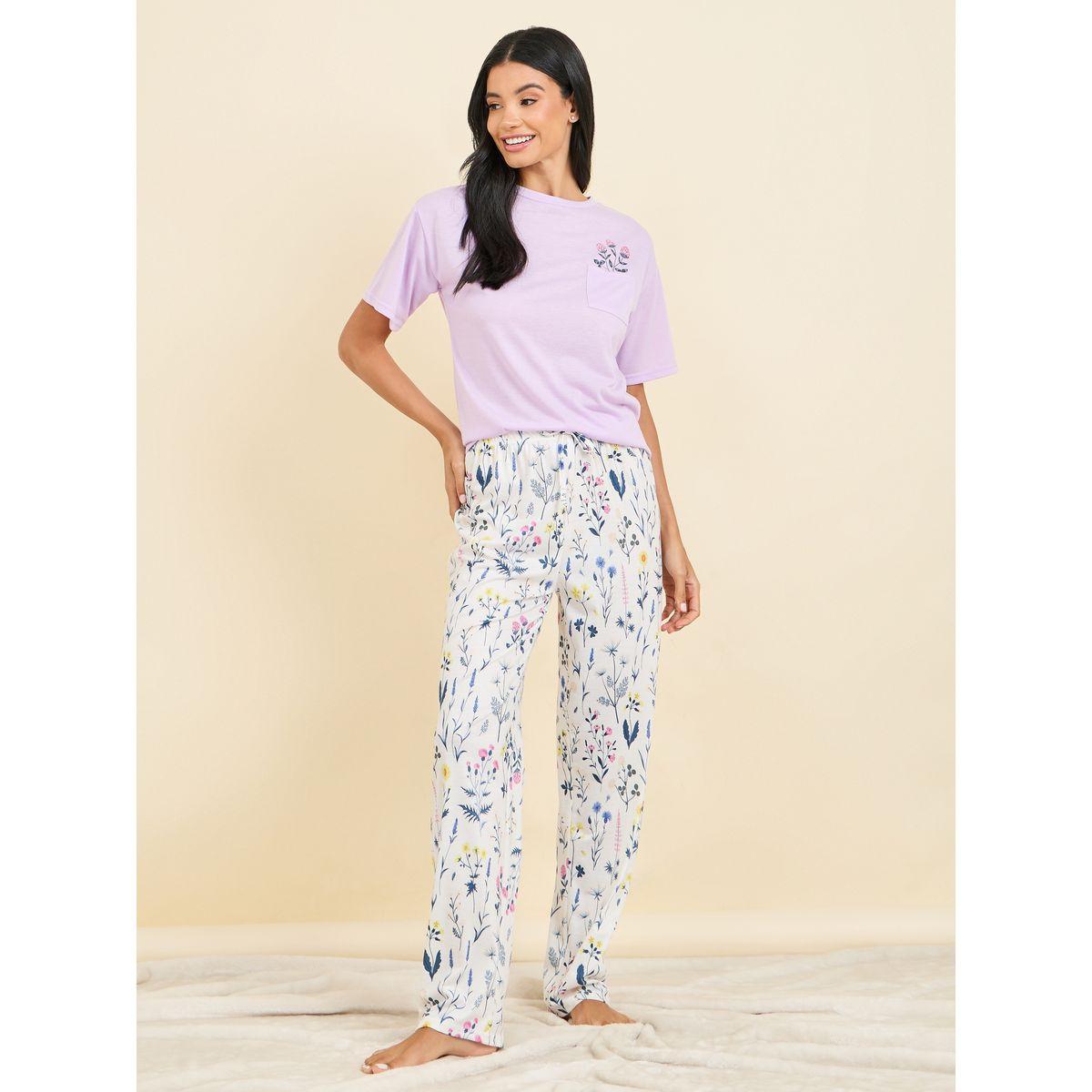 Styli Unwind Floral Print Pocket Detail T-shirt and Pyjama Set-women-clothing-nightwear-pyjamas-longsets-image-2
