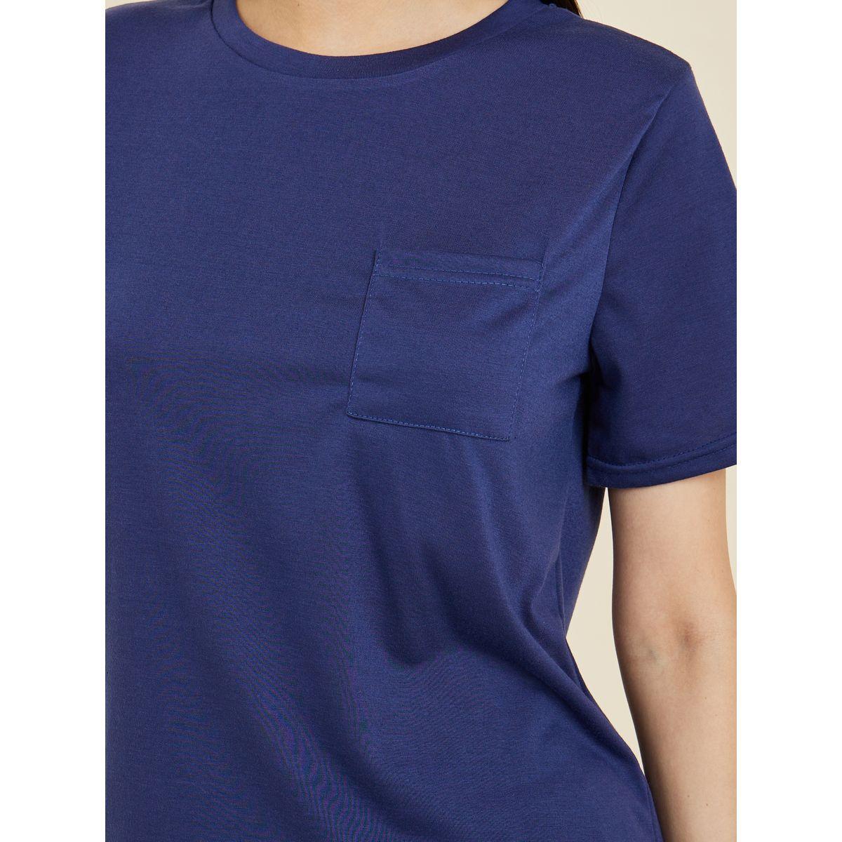 مجموعة من شورت وتيشيرت بتفاصيل جيب-women-clothing-nightwear-pyjamas-shortsets-image-4