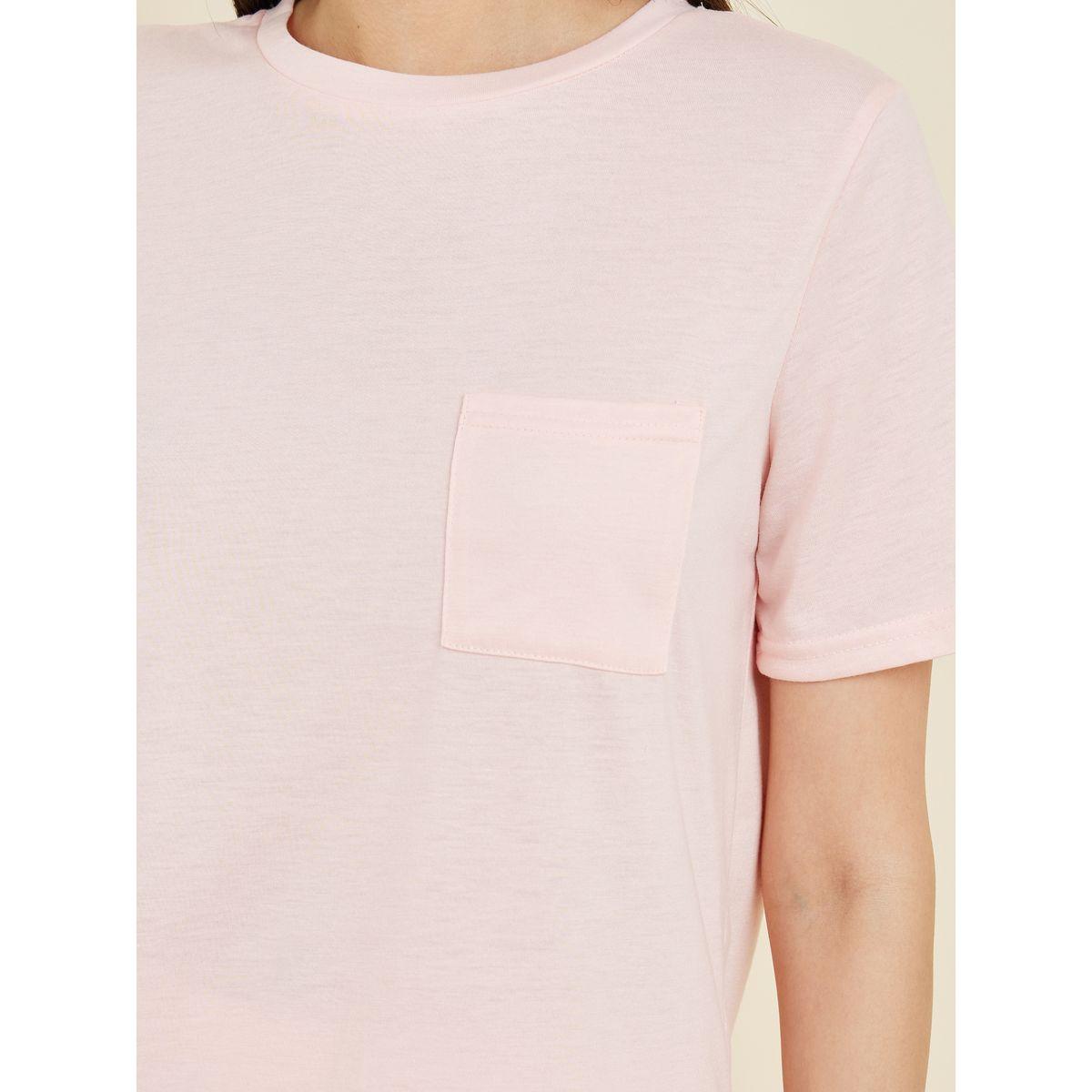 مجموعة من شورت وتيشيرت بتفاصيل جيب-women-clothing-nightwear-pyjamas-shortsets-image-4