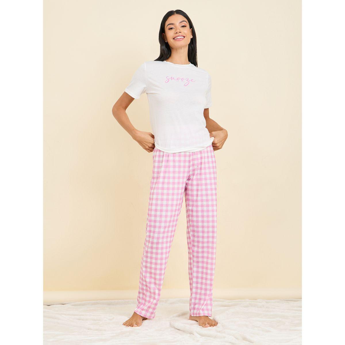 مجموعة من بنطال بيجاما وتيشيرت بطبعة كتابة-women-clothing-nightwear-pyjamas-longsets-image-1