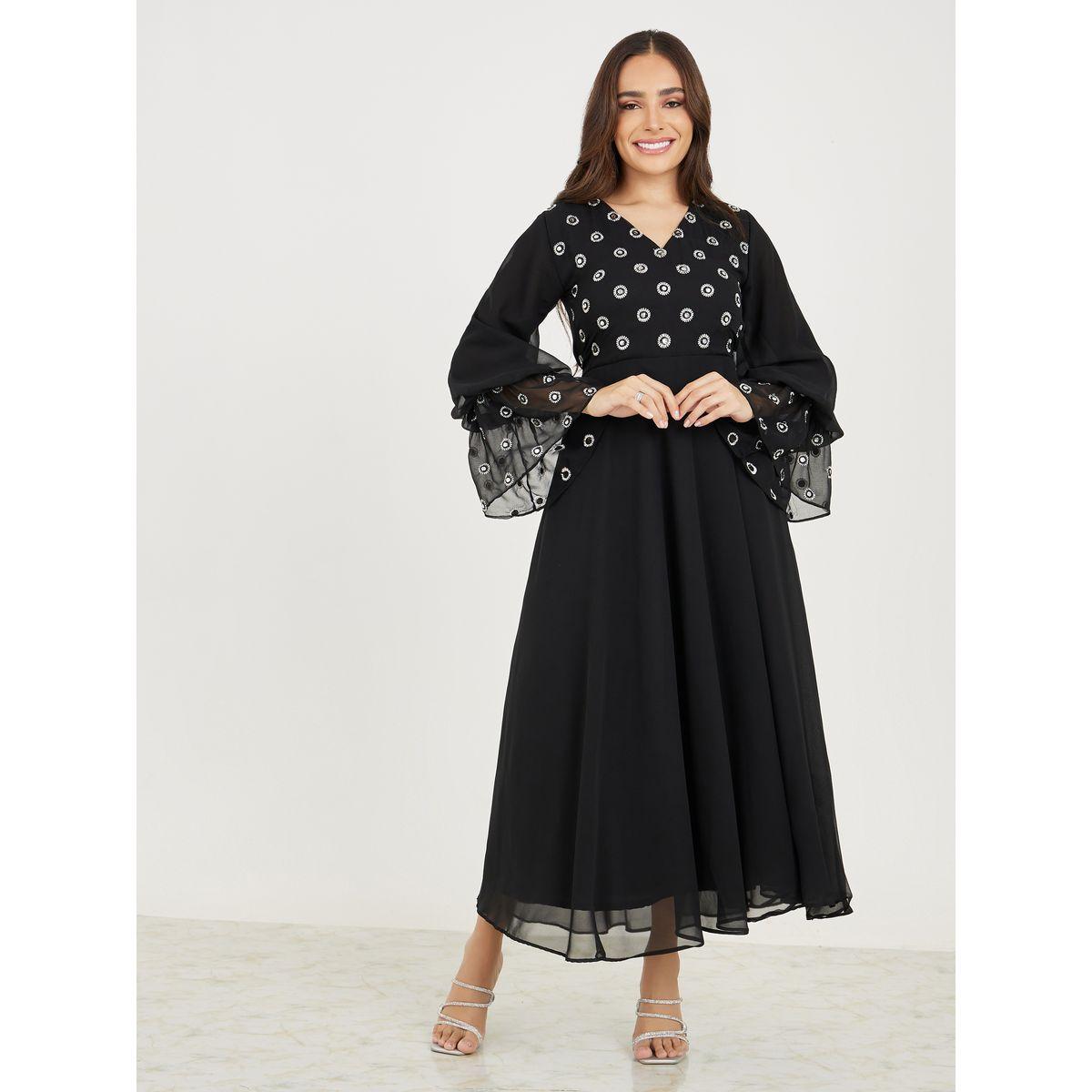 فستان طويل بتفاصيل مُطرّزة واكمام بنمط جرس-women-clothing-dresses-image-1