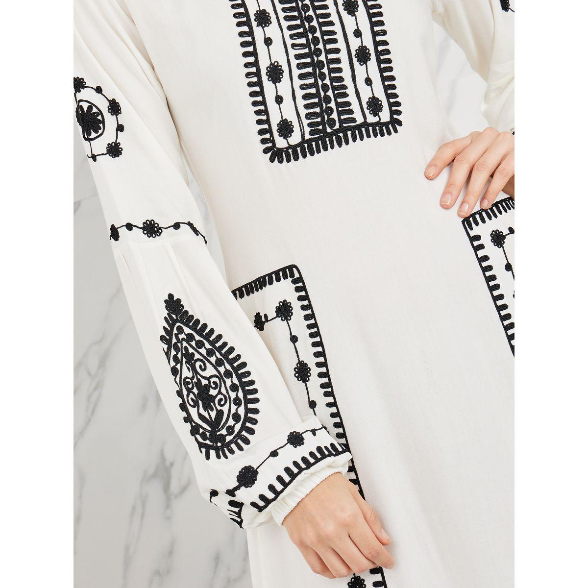 Styli Embroidered Sweetheart Neck A-Line Maxi Dress-women-clothing-dresses-image-3