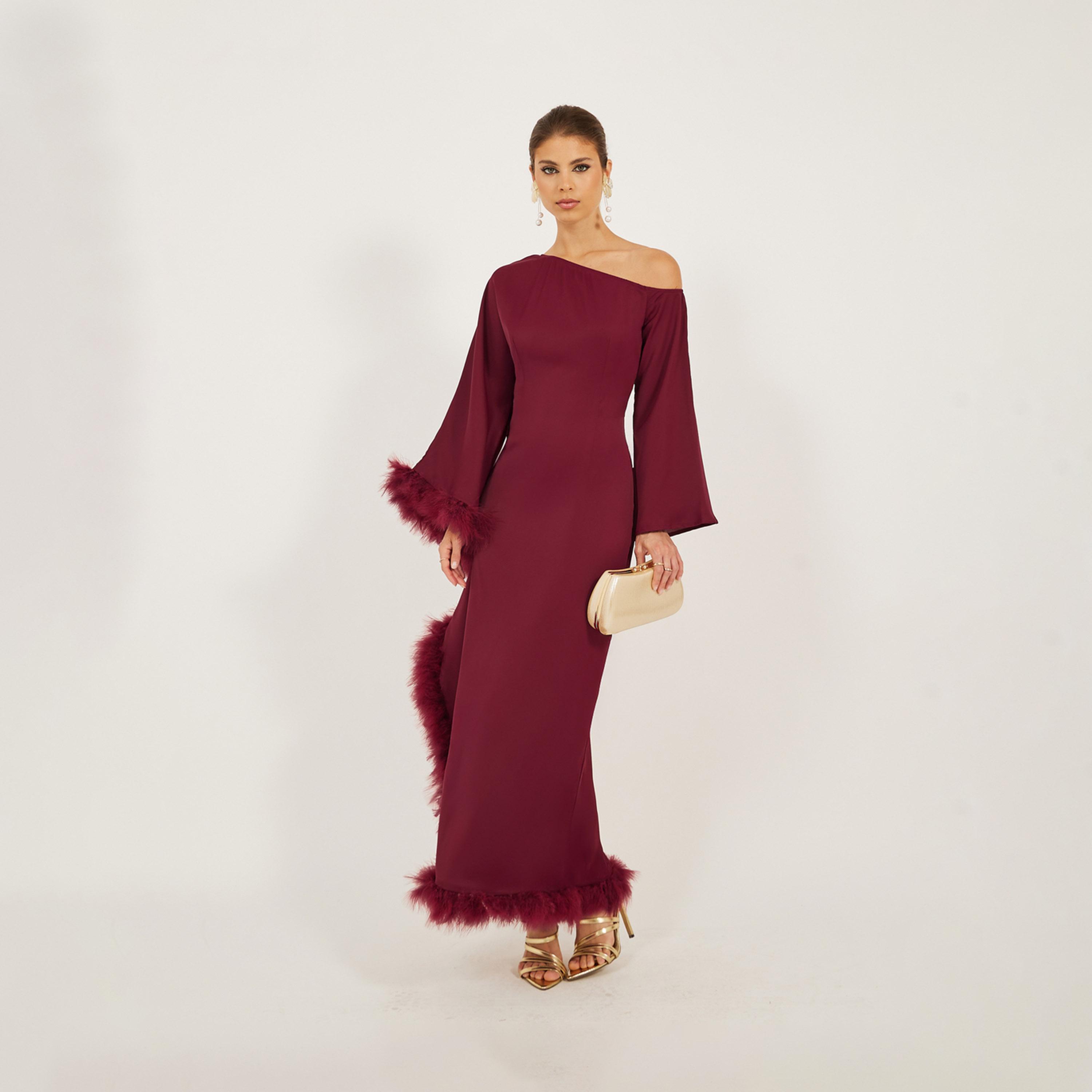 ستايلي - فستان ماكسي بفتحة رقبة غير متماثلة وحواف من الفرو الصناعي-women-clothing-dresses-image-2