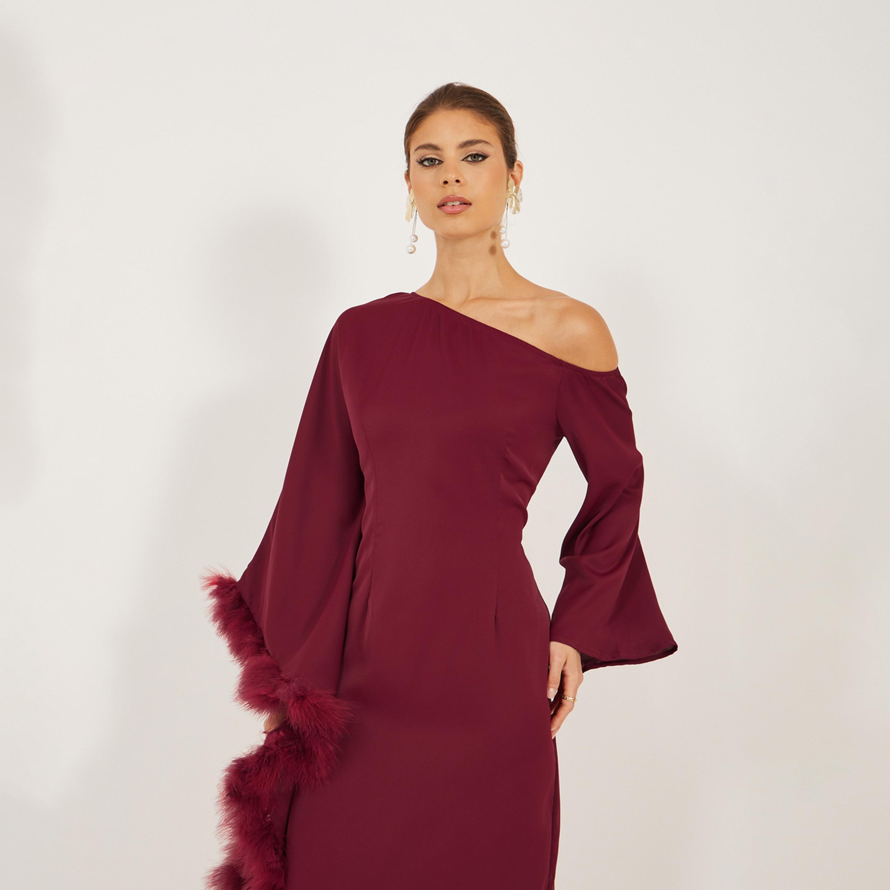 ستايلي - فستان ماكسي بفتحة رقبة غير متماثلة وحواف من الفرو الصناعي-women-clothing-dresses-image-3