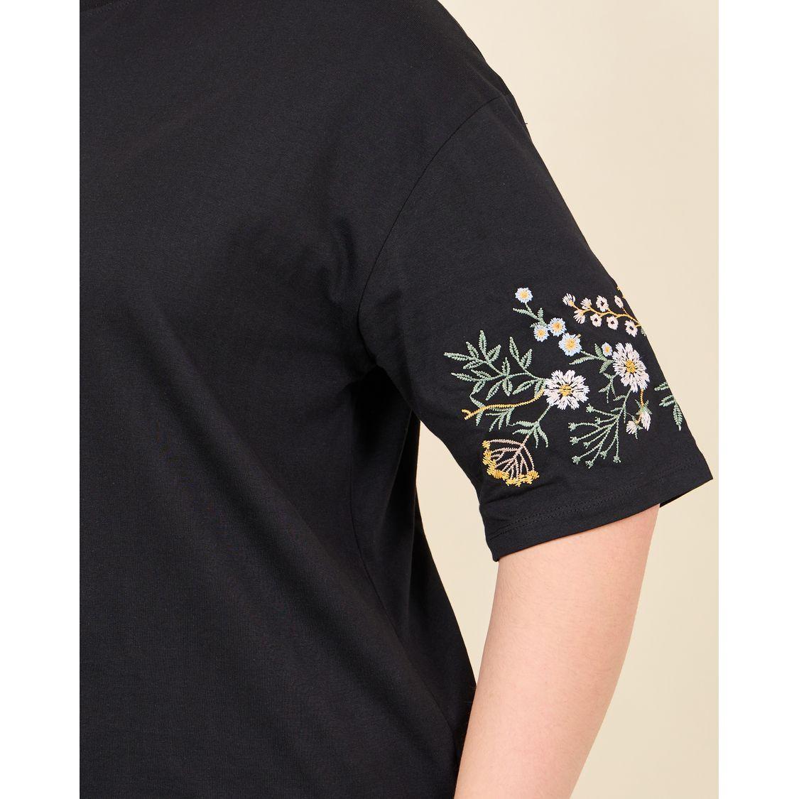 Styli Plus Oversized Embroidered Sleeves Longline T-shirt-women-clothing-tshirts-image-3