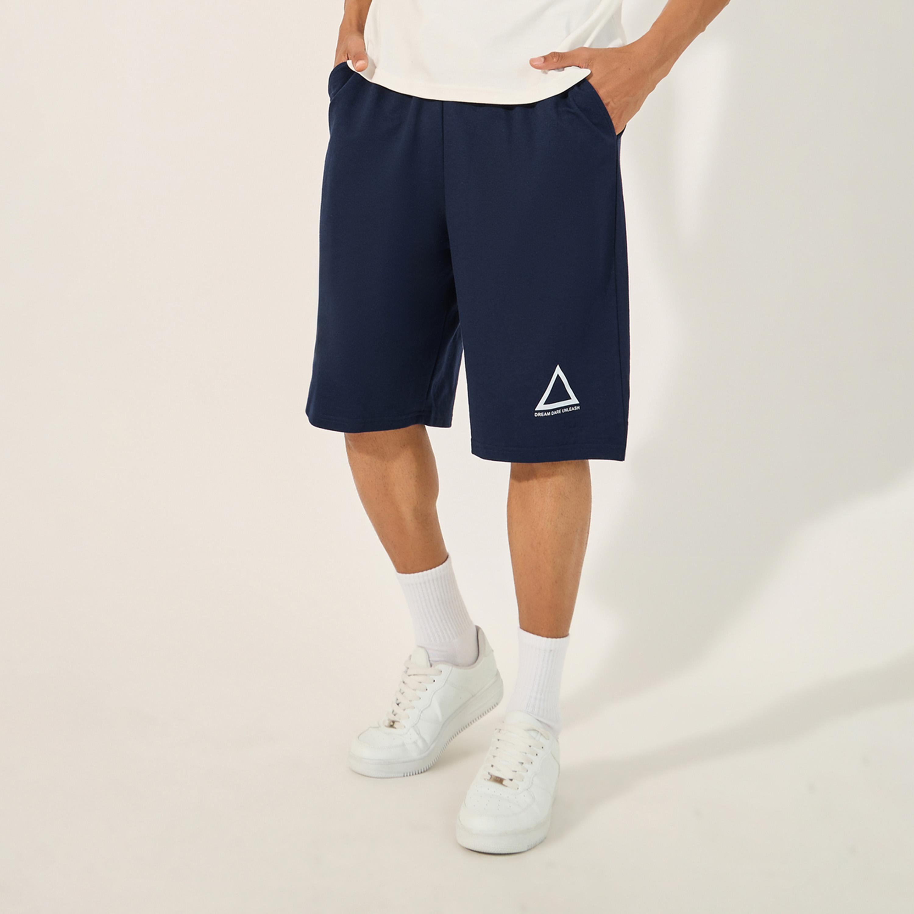 ستايلي-  شورت كبير الحجم مطبوع بحاشية جرافيك-men-clothing-sportswearandactivewear-bottoms-image-4