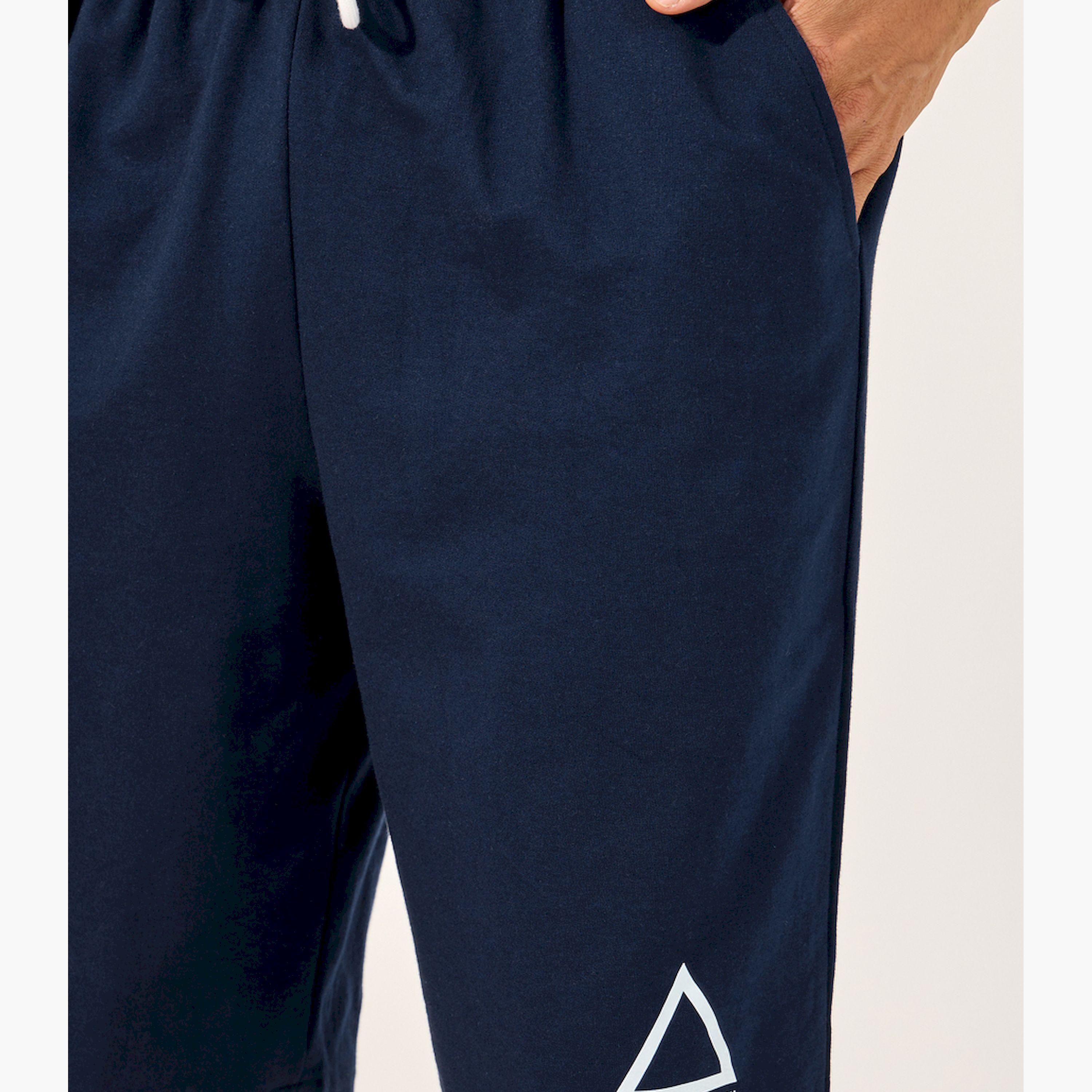 ستايلي-  شورت كبير الحجم مطبوع بحاشية جرافيك-men-clothing-sportswearandactivewear-bottoms-image-2