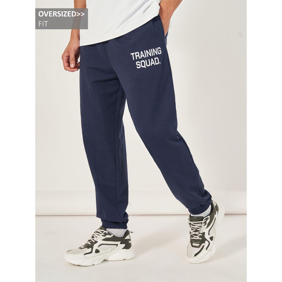 جوغر رياضي فضفاض بطبعة كتابة-men-clothing-sportswearandactivewear-bottoms-image-1