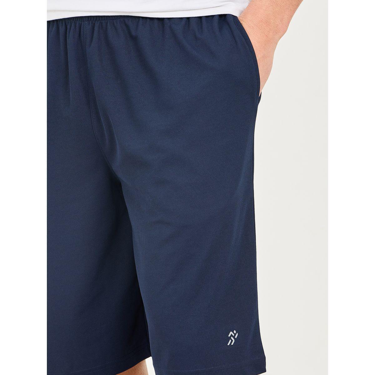 شورت رياضي واسع بشعار عاكس-men-clothing-sportswearandactivewear-bottoms-shorts-image-4