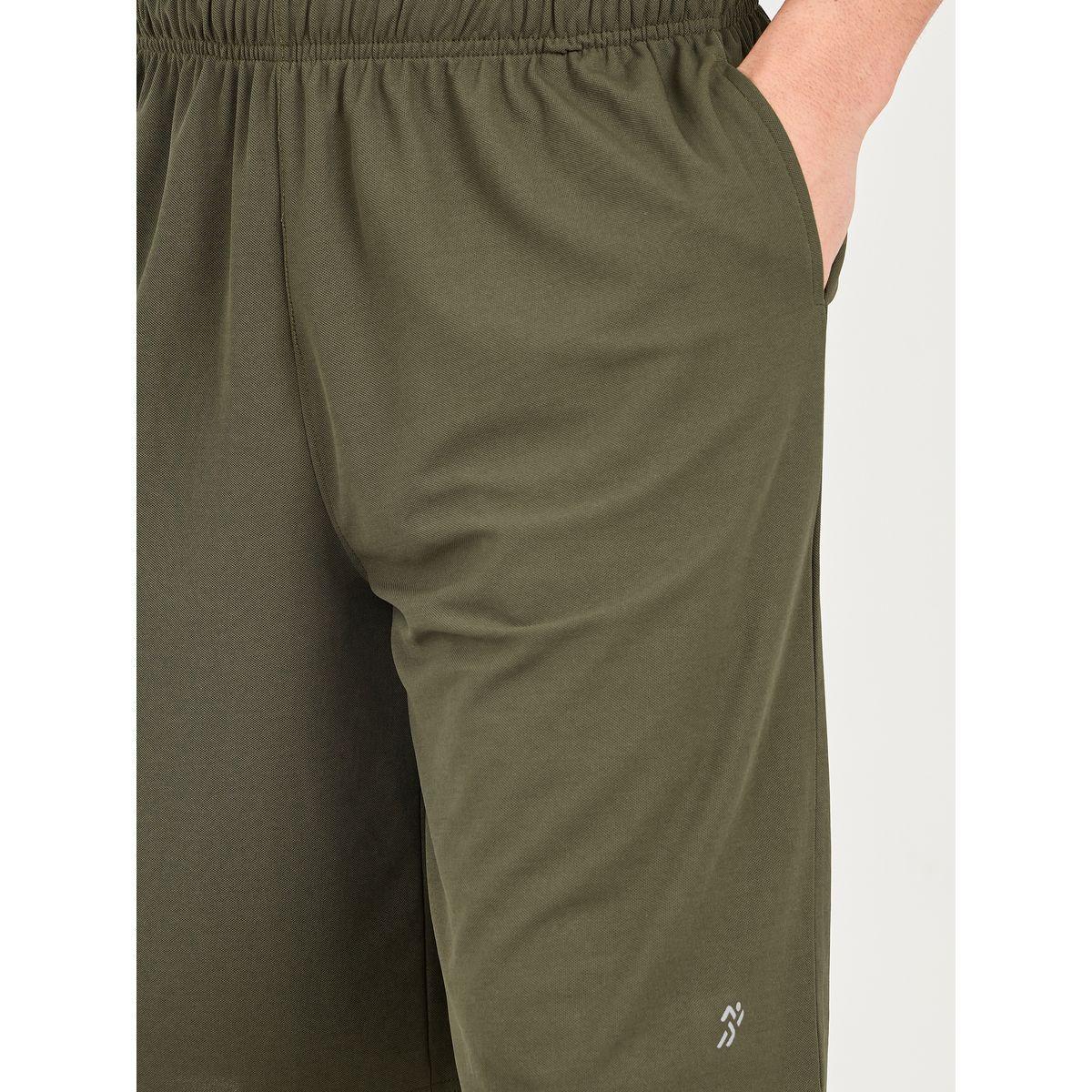 شورت واسع للتدريب بشعار عاكس-men-clothing-sportswearandactivewear-bottoms-shorts-image-3