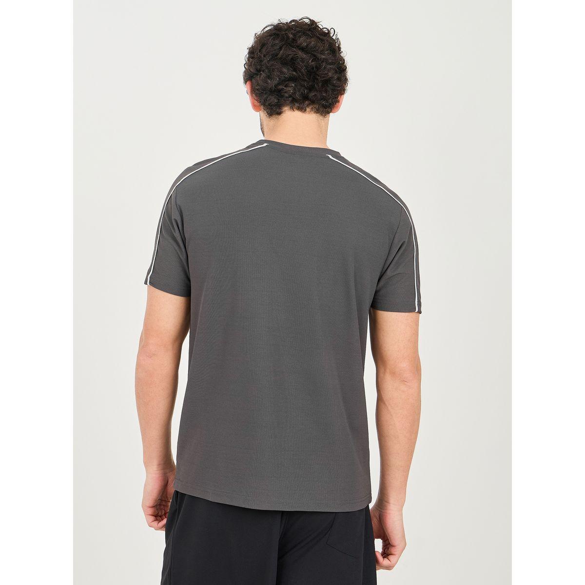 Styli Active Micro Pique Knit Contrast Overlock Seam Workout T-shirt-men-clothing-sportswearandactivewear-tshirtsandpolos-image-4
