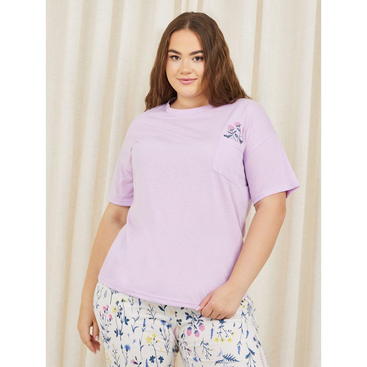 Styli Unwind Plus Floral Print Pocket Detail T-shirt and Floral AOP Pyjama Set-women-clothing-nightwear-pyjamas-longsets-image-2