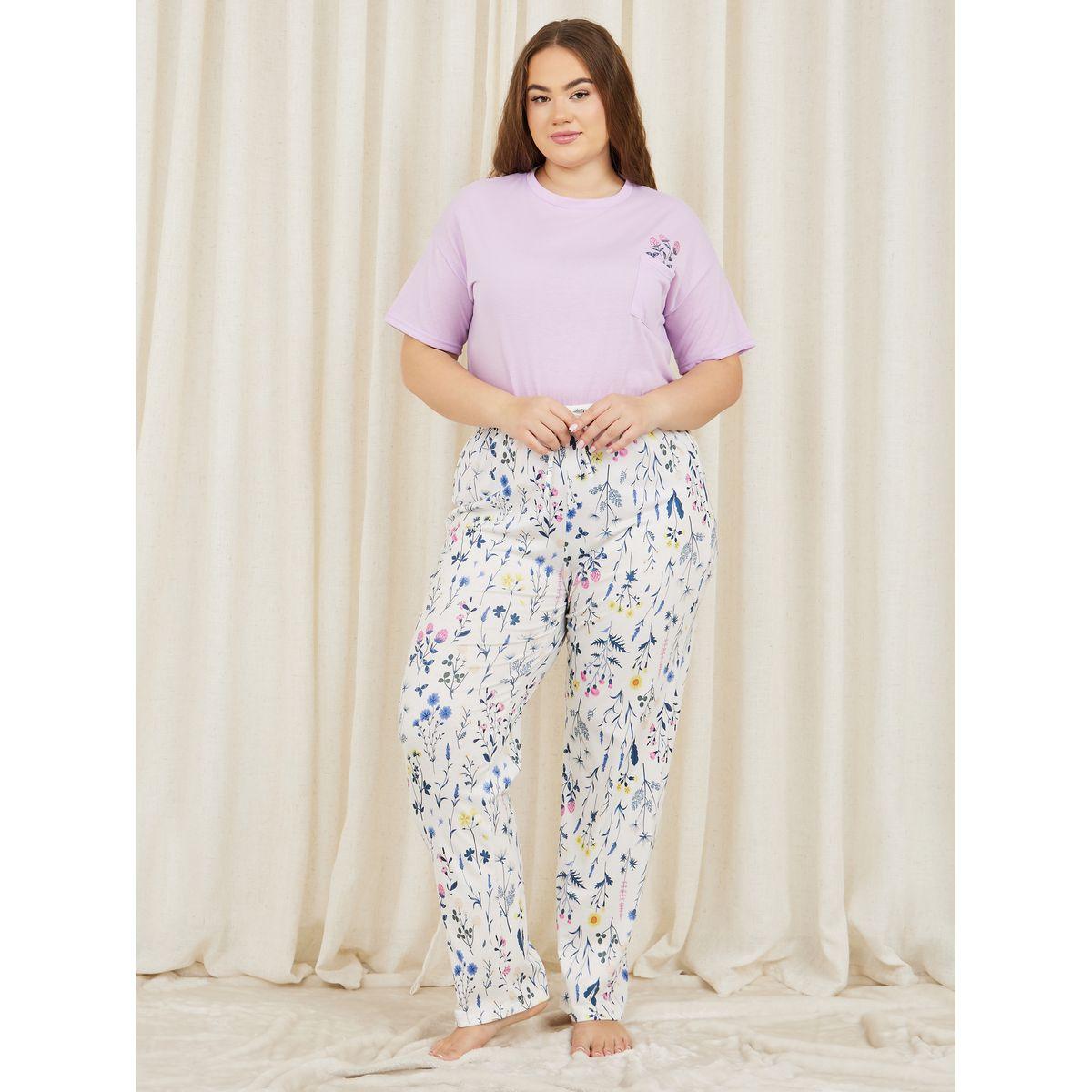 Styli Unwind Plus Floral Print Pocket Detail T-shirt and Floral AOP Pyjama Set-women-clothing-nightwear-pyjamas-longsets-image-4