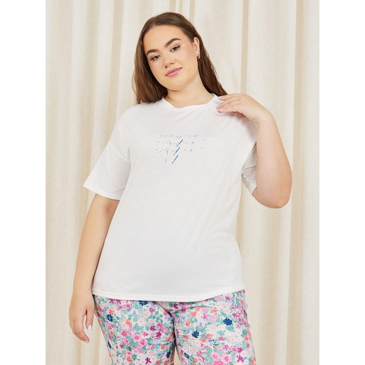 Styli Unwind Plus Bonjour Print T-shirt and Floral AOP Pyjama Set-women-clothing-nightwear-pyjamas-longsets-image-2