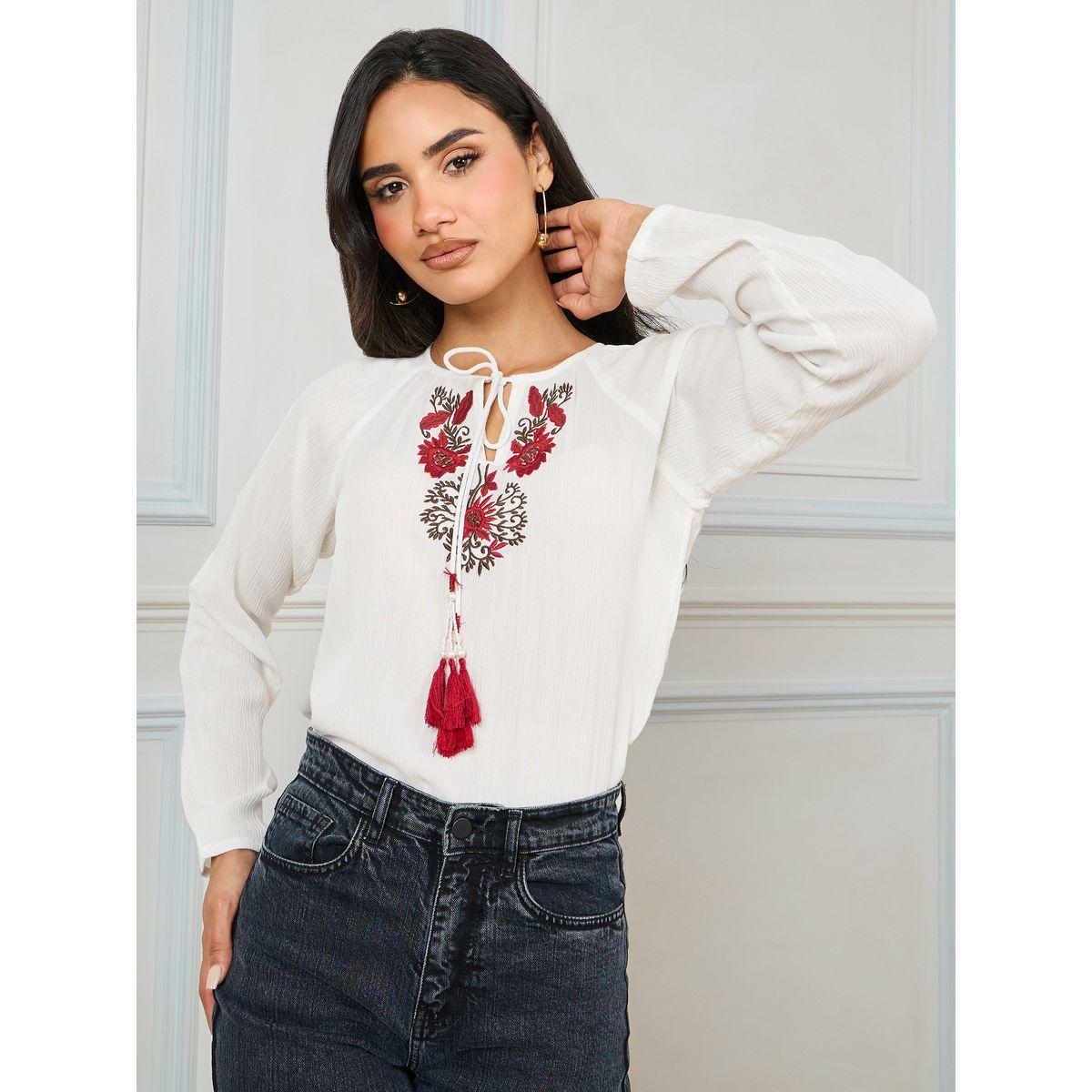 بلوزة بتفاصيل مُطرّزة وياقة بأربطة-women-clothing-shirtsandblouses-blouses-image-1