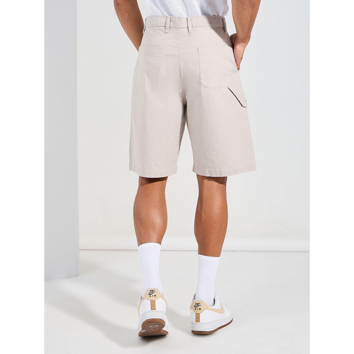 شورت نجار بقصة فضفاضة وتفاصيل بارزة الملمس-men-clothing-bottoms-shorts-image-4