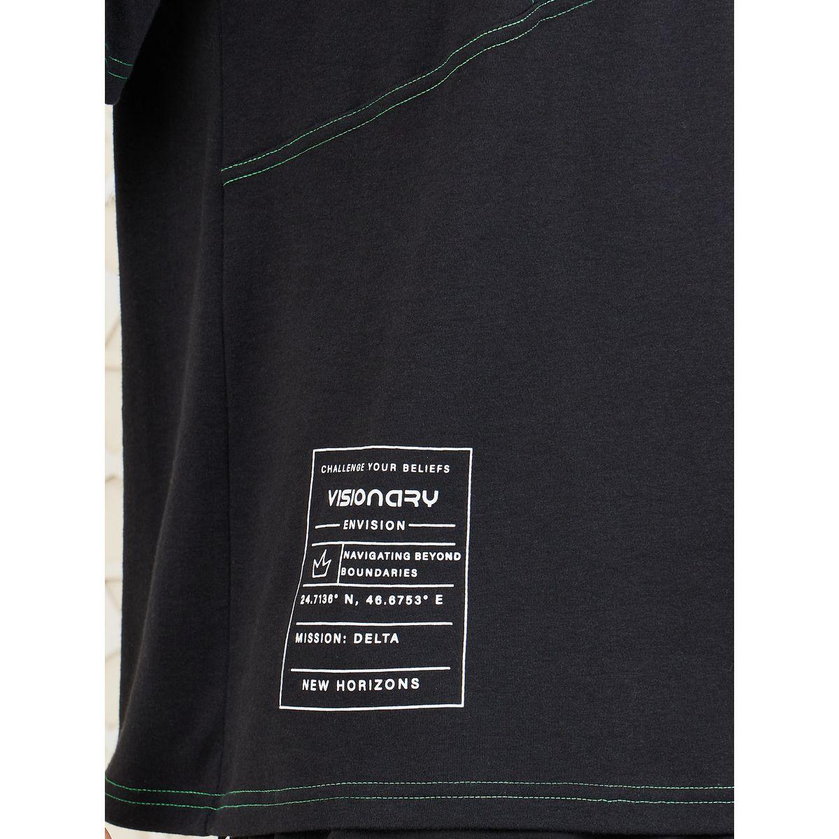 تيشيرت فضفاض بتداخلات مدروزة-men-clothing-tshirtsandpolos-tshirts-image-3