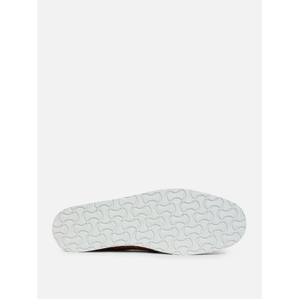 حذاء بتفاصيل منسوجة ورباط غلق-men-shoes-loafersandmoccasins-image-6