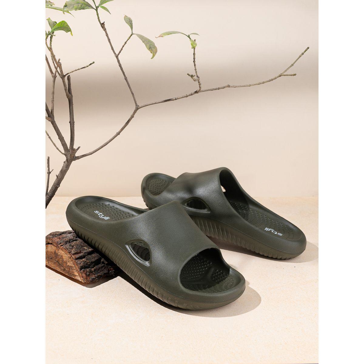 شبشب مريح خفيف الوزن بفتحات-men-shoes-flipflopsandslides-image-1