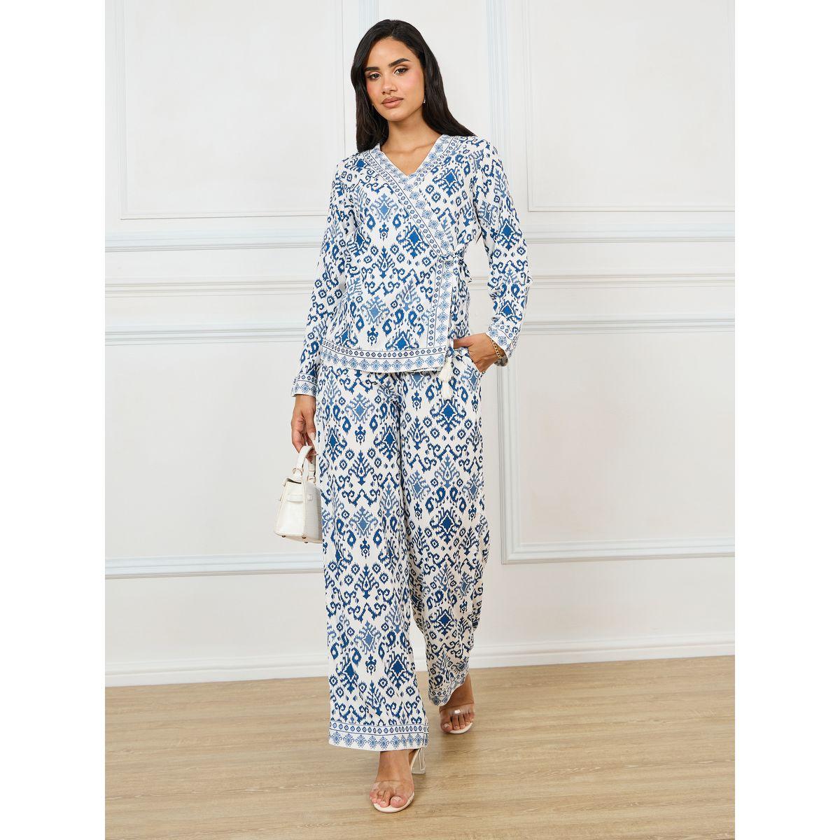مجموعة من بنطال مع بلوزة بنمط لف وطبعة هندسية-women-clothing-coordsets-image-1