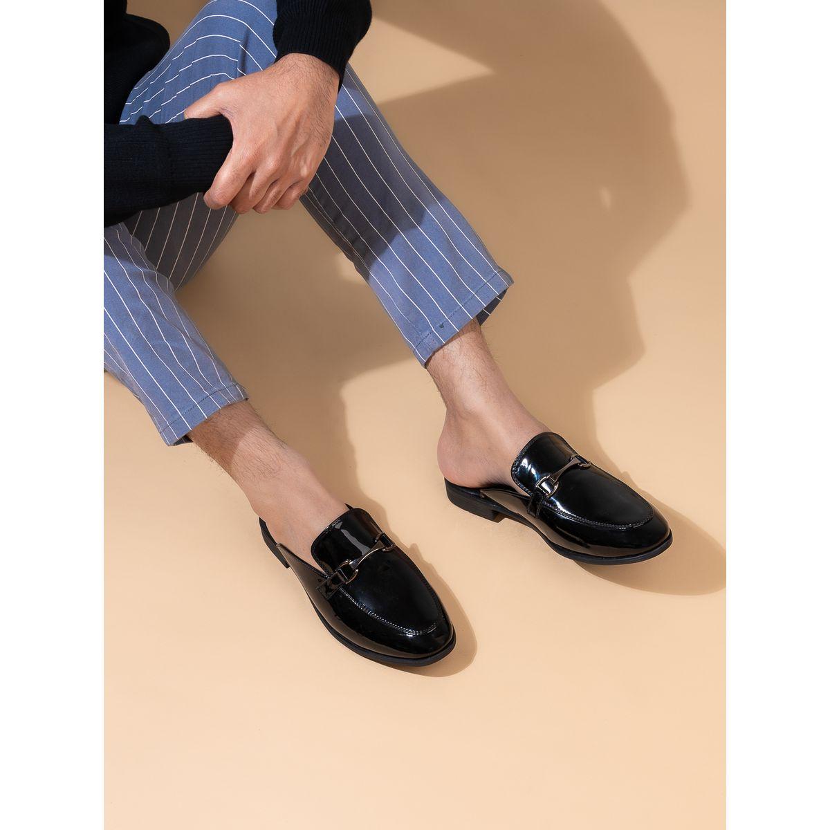 حذاء ميولز مزين بحلية معدنية براقة-men-shoes-loafersandmoccasins-image-1