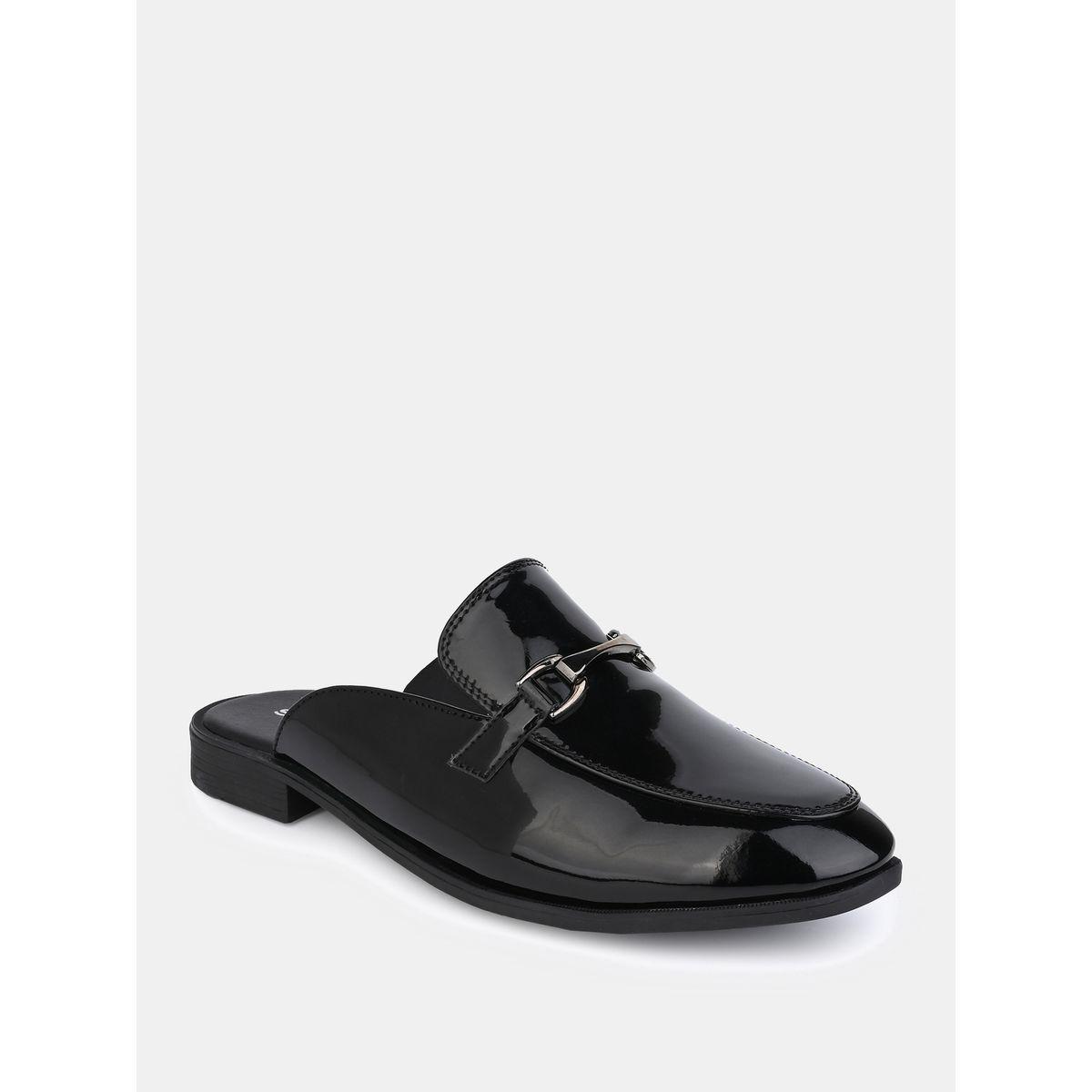 حذاء ميولز مزين بحلية معدنية براقة-men-shoes-loafersandmoccasins-image-2