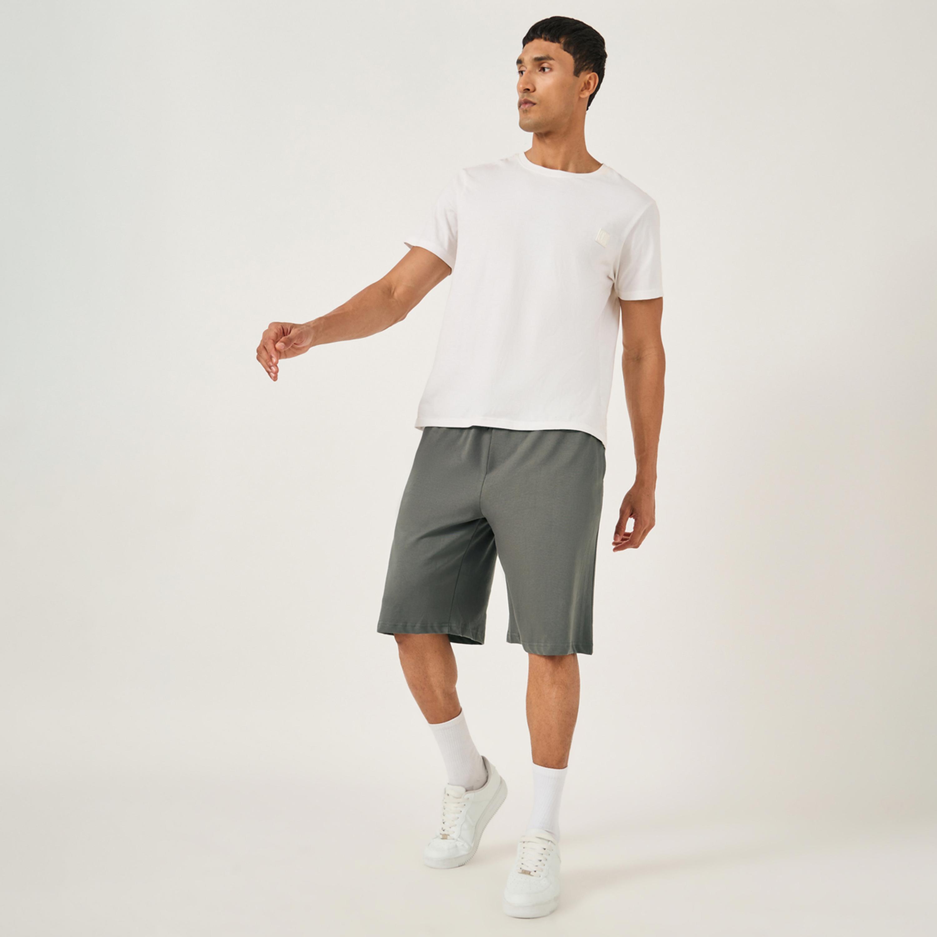 ستايلي - شورت سادة كبير الحجم مع رباط-men-clothing-bottoms-shorts-image-2