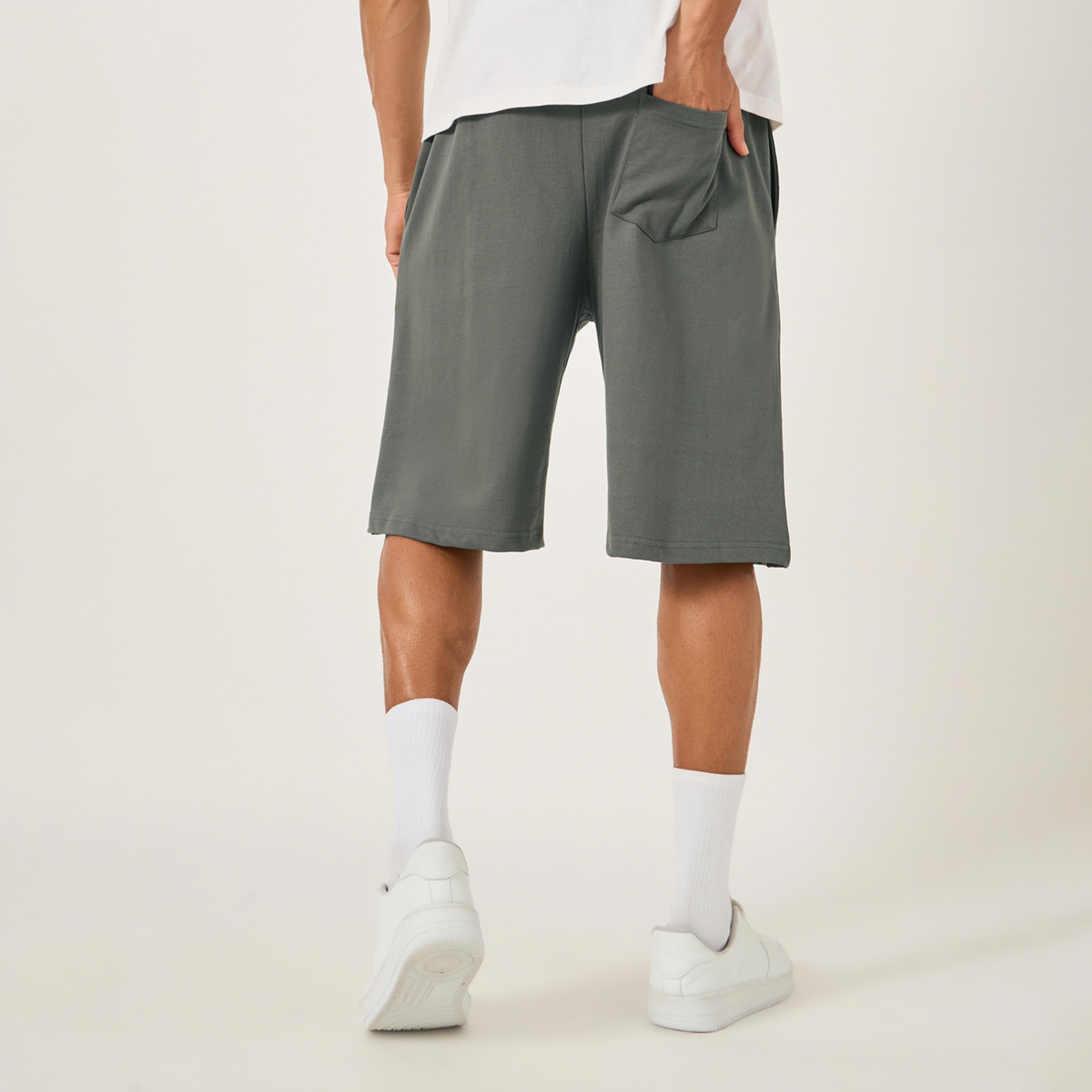 ستايلي - شورت سادة كبير الحجم مع رباط-men-clothing-bottoms-shorts-image-4