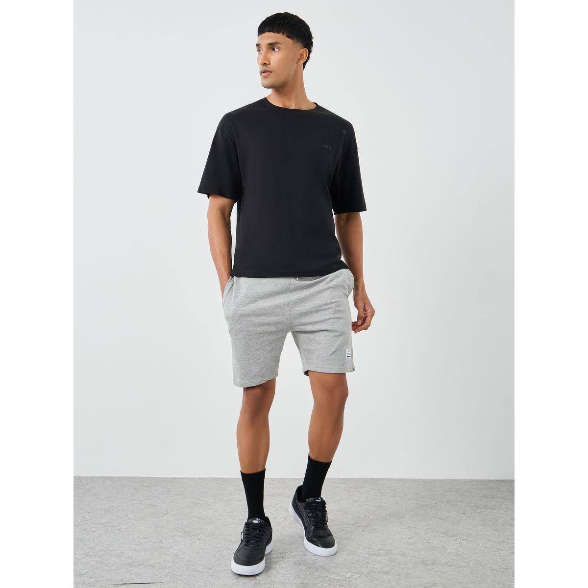 شورت بقصة عادية وتفاصيل شارة-men-clothing-bottoms-shorts-image-2