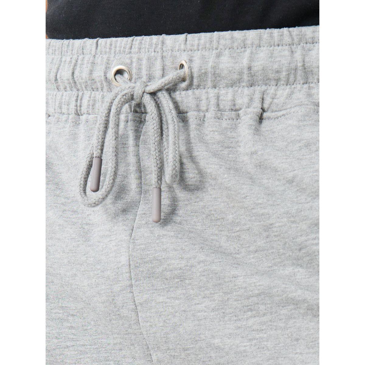 شورت بقصة عادية وتفاصيل شارة-men-clothing-bottoms-shorts-image-3