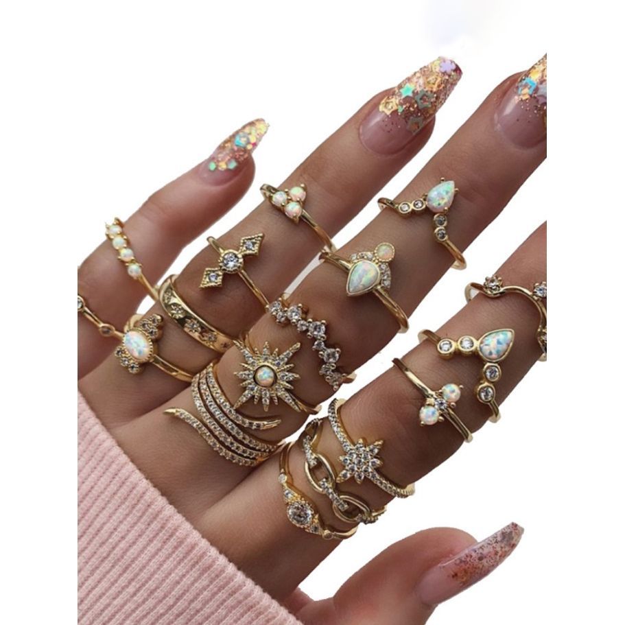 مجموعة من 17 خاتم كاجوال-women-watchesandjewellery-jewellery-rings-image-1