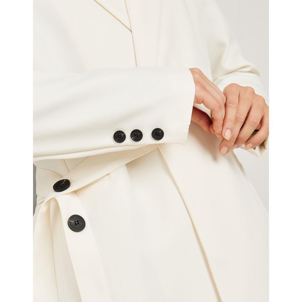 بليزر بنمط لف وأزرار-women-clothing-coatsandjackets-blazers-image-4