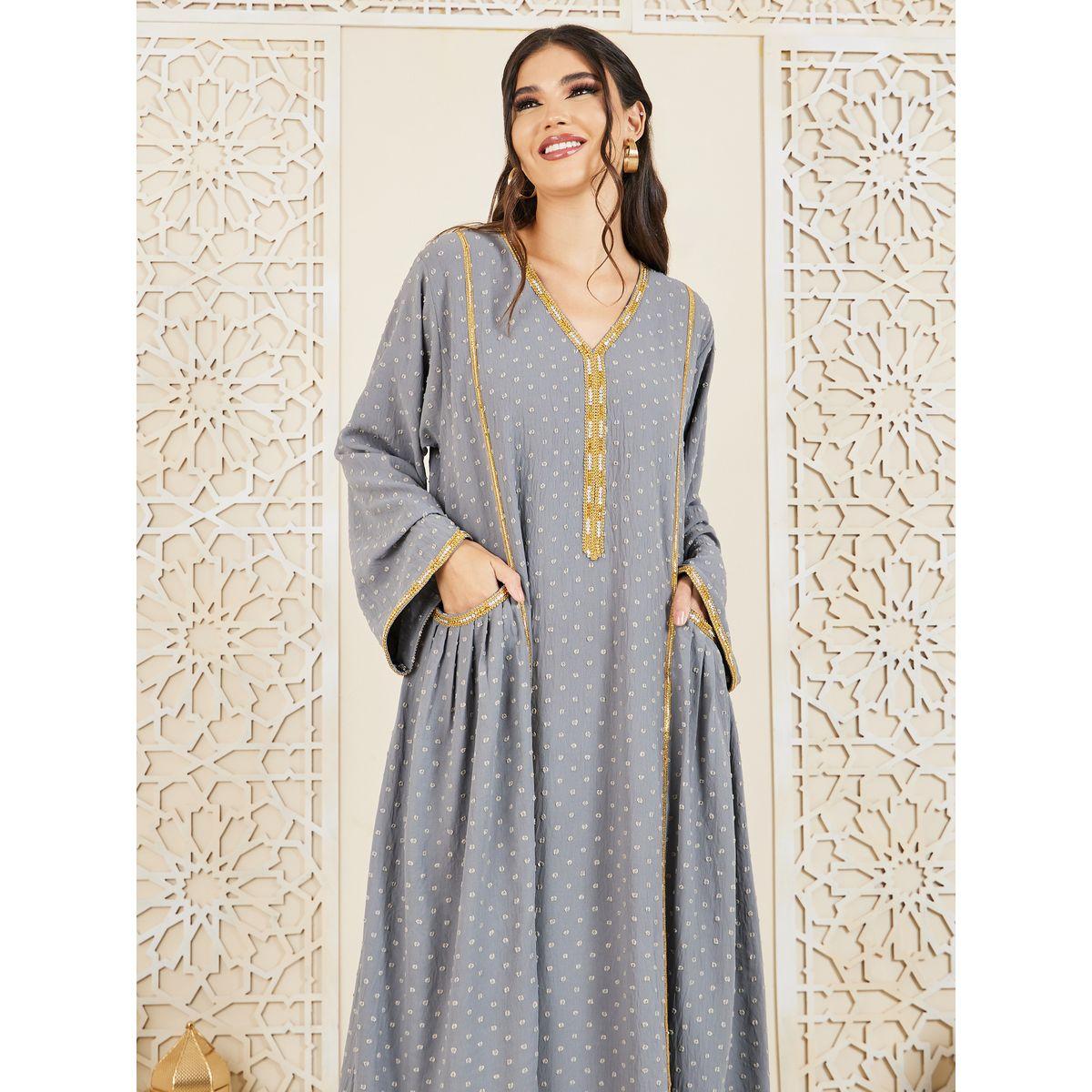 جلابية بتفاصيل مُطرّزة مع تفاصيل جيوب-women-arabicclothing-jalabiyas-image-2