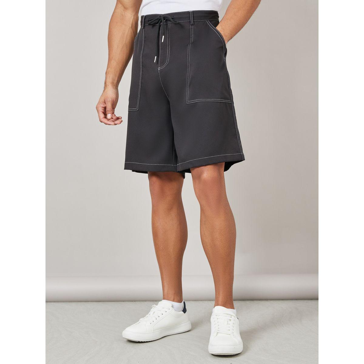 شورت باراشوت واسع بدرزات وجيوب-men-clothing-bottoms-shorts-image-1