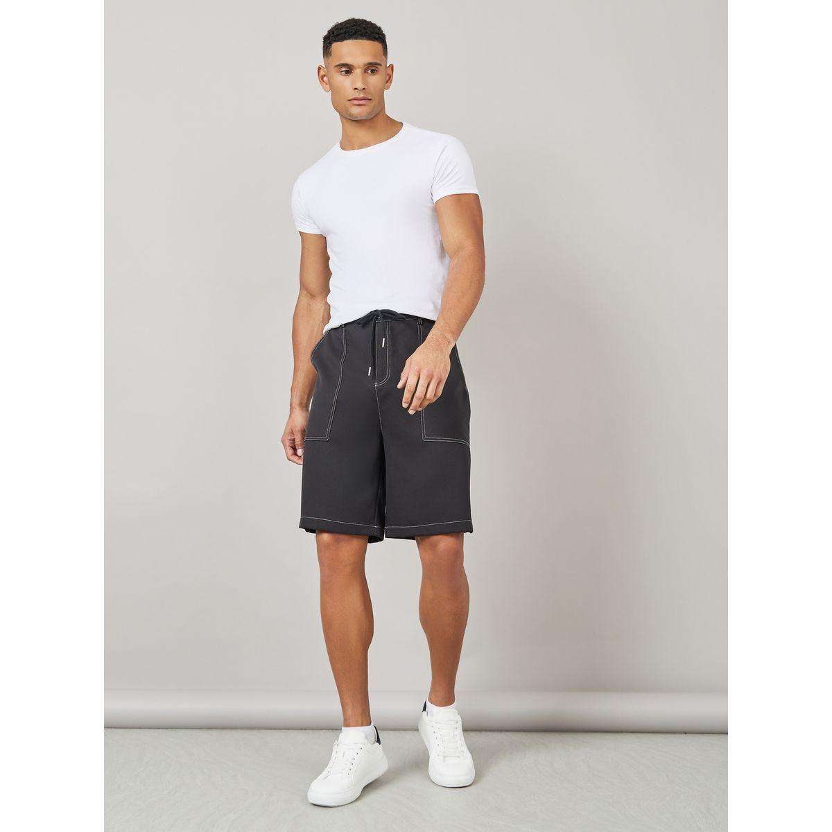 شورت باراشوت واسع بدرزات وجيوب-men-clothing-bottoms-shorts-image-2