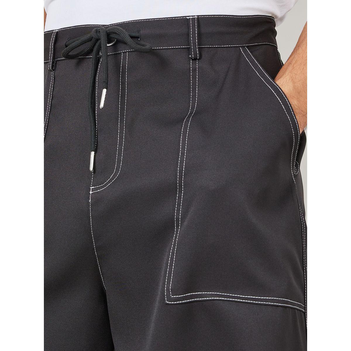 شورت باراشوت واسع بدرزات وجيوب-men-clothing-bottoms-shorts-image-3
