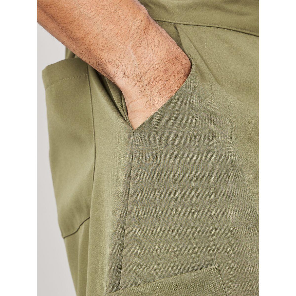 شورت باراشوت واسع باربطةوجيوب-men-clothing-bottoms-shorts-image-3