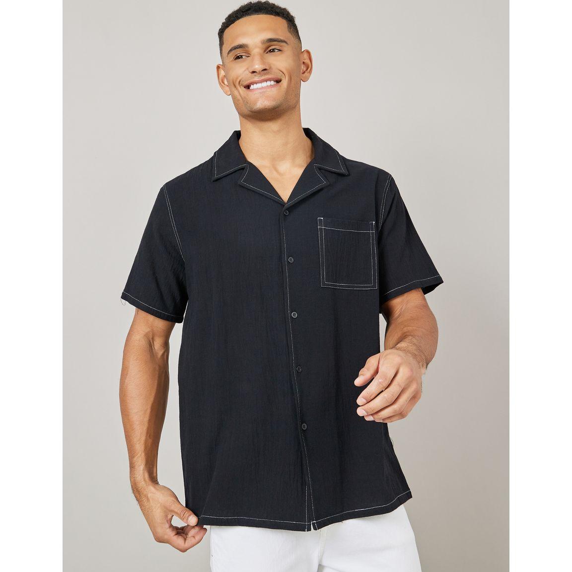 قميص بياقة ريزورت وقصة مريحة-men-clothing-shirts-image-1