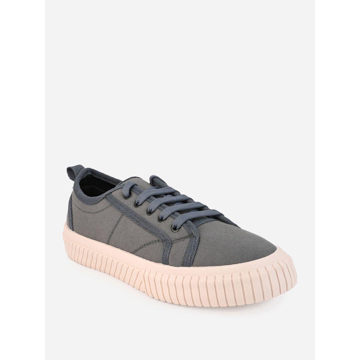 حذاء سنيكرز بتداخلات مدروزة ورباط غلق-men-shoes-sneakers-image-2
