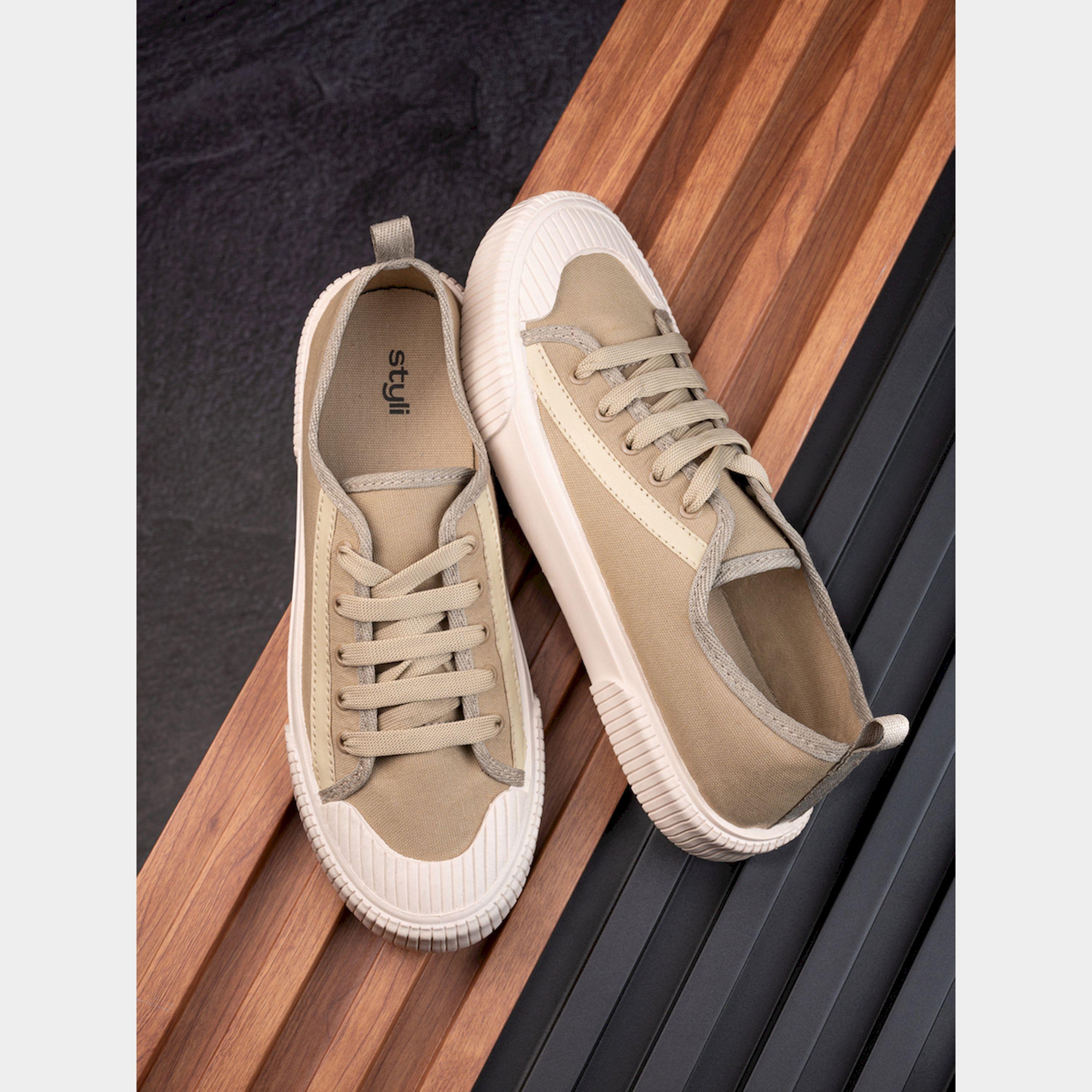 ستايلي - حذاء رياضي من القماش مزين بشريط وبرباط-men-shoes-loafersandmoccasins-image-2
