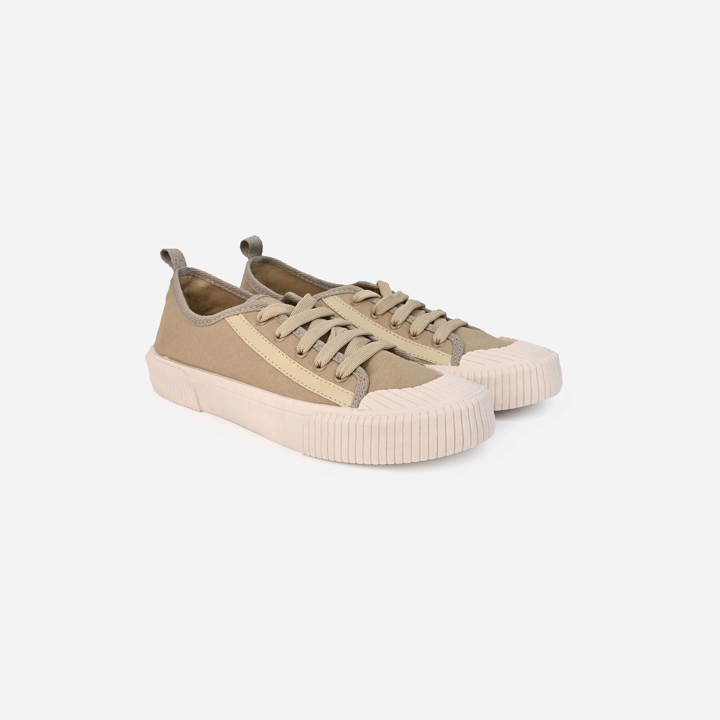 ستايلي - حذاء رياضي من القماش مزين بشريط وبرباط-men-shoes-loafersandmoccasins-image-3