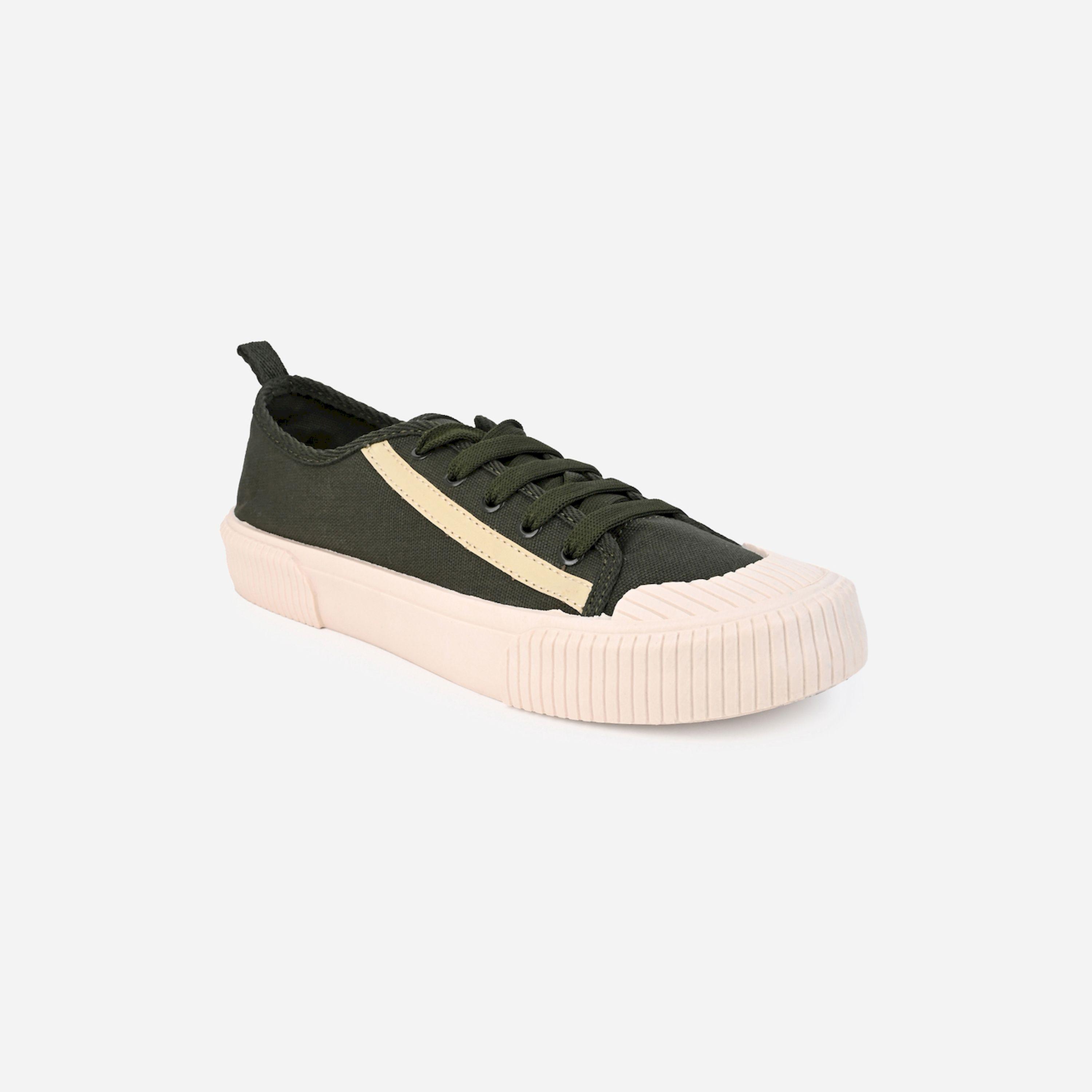 ستايلي - حذاء رياضي من القماش مزين بشريط وبرباط-men-shoes-sneakers-image-1