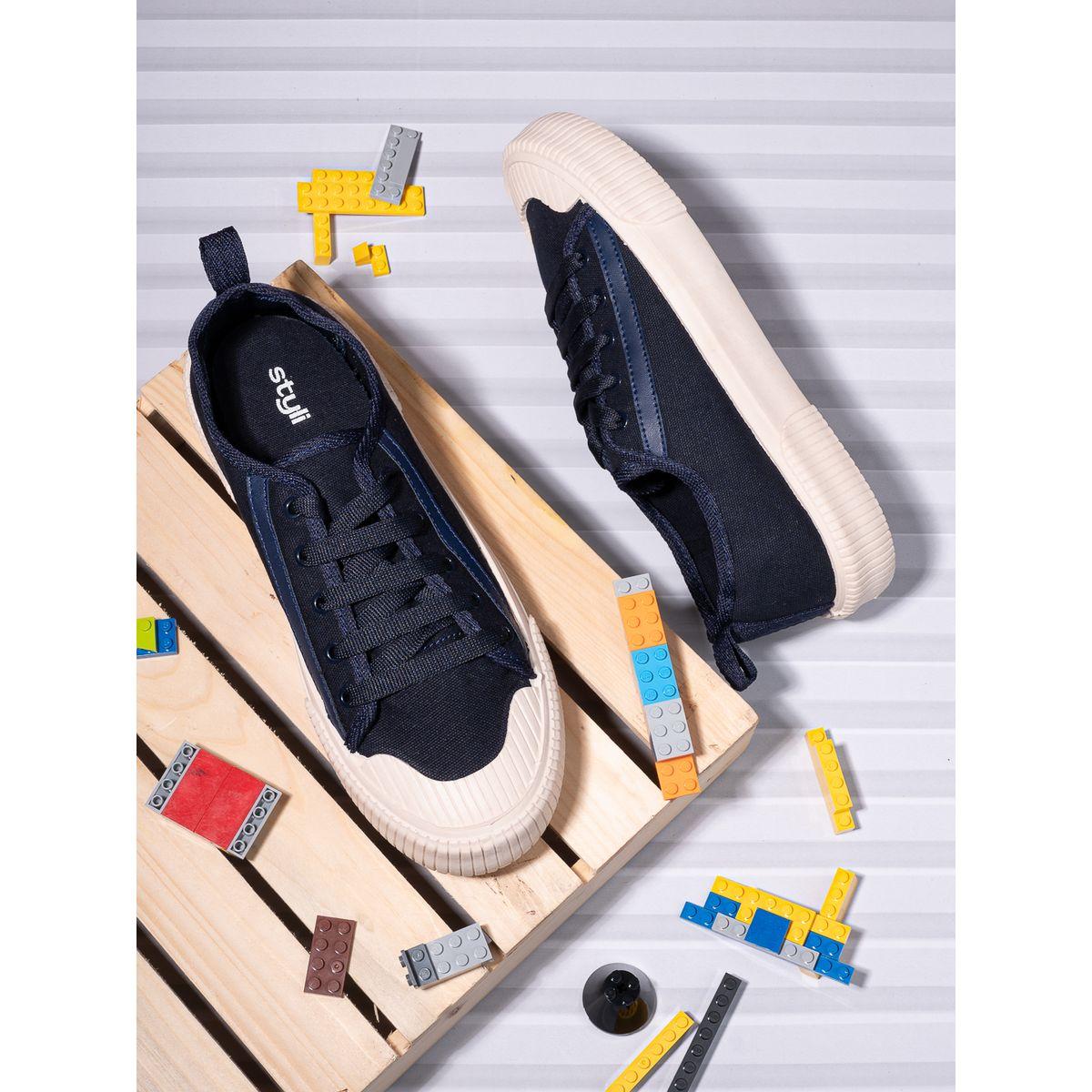 حذاء سنيكرز كانفاس برباط غلق-men-shoes-sneakers-image-1