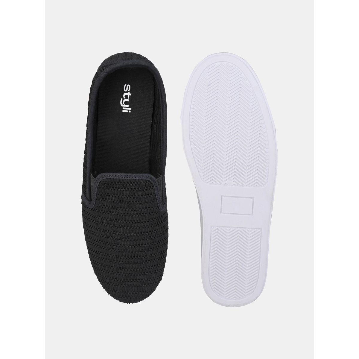 حذاء مريح سهل الارتداء بتفاصيل محبوكة-men-shoes-sneakers-image-4