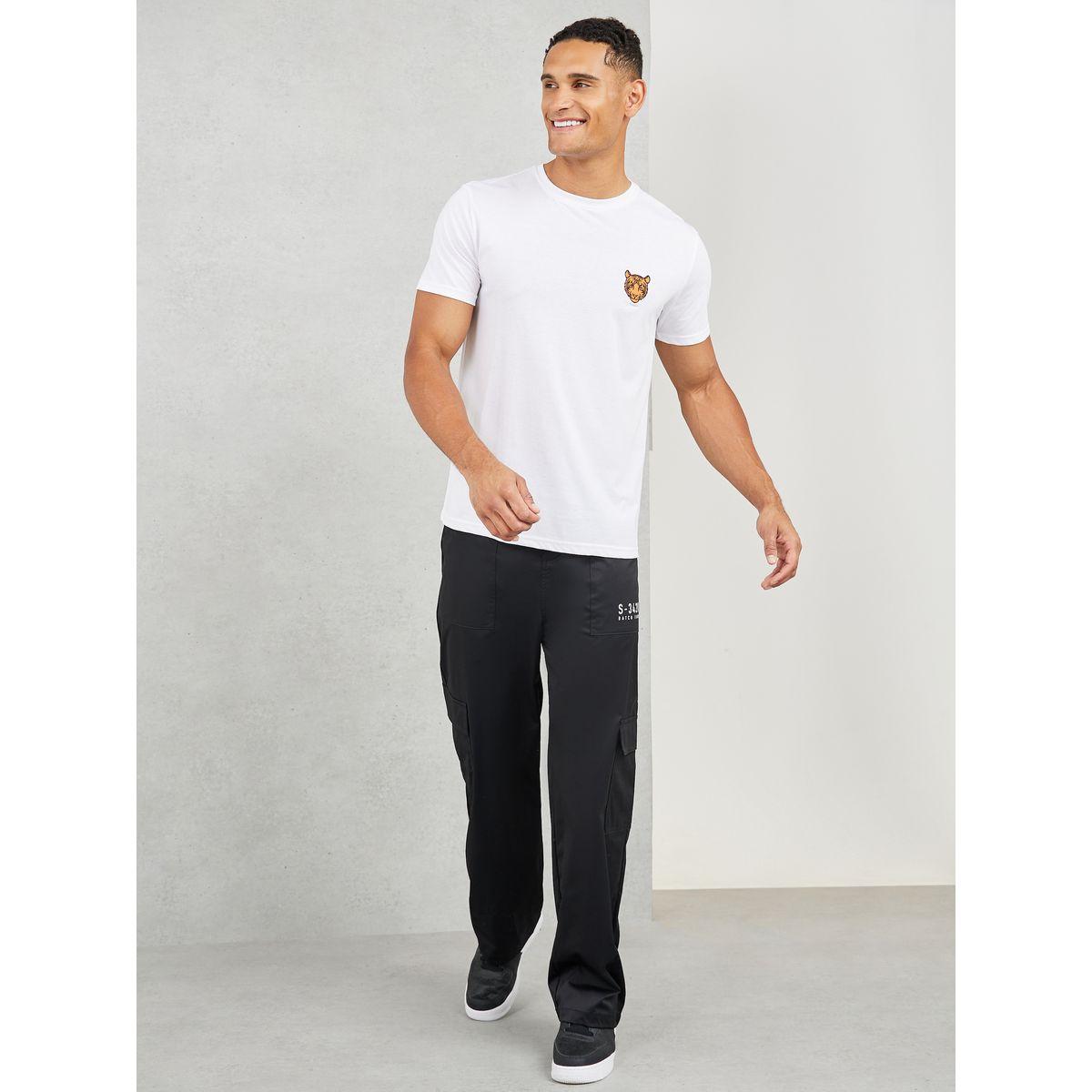 تيشيرت بتفاصيل مُطرّزة مع قصة عادية-men-clothing-tshirtsandpolos-tshirts-image-2