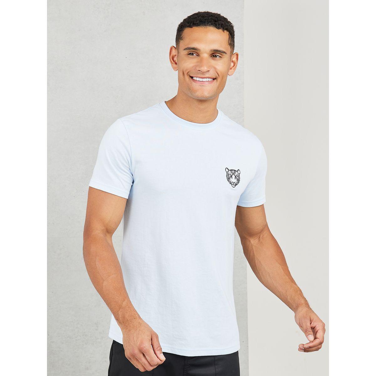 تيشيرت بتفاصيل مُطرّزة مع قصة عادية-men-clothing-tshirtsandpolos-tshirts-image-1