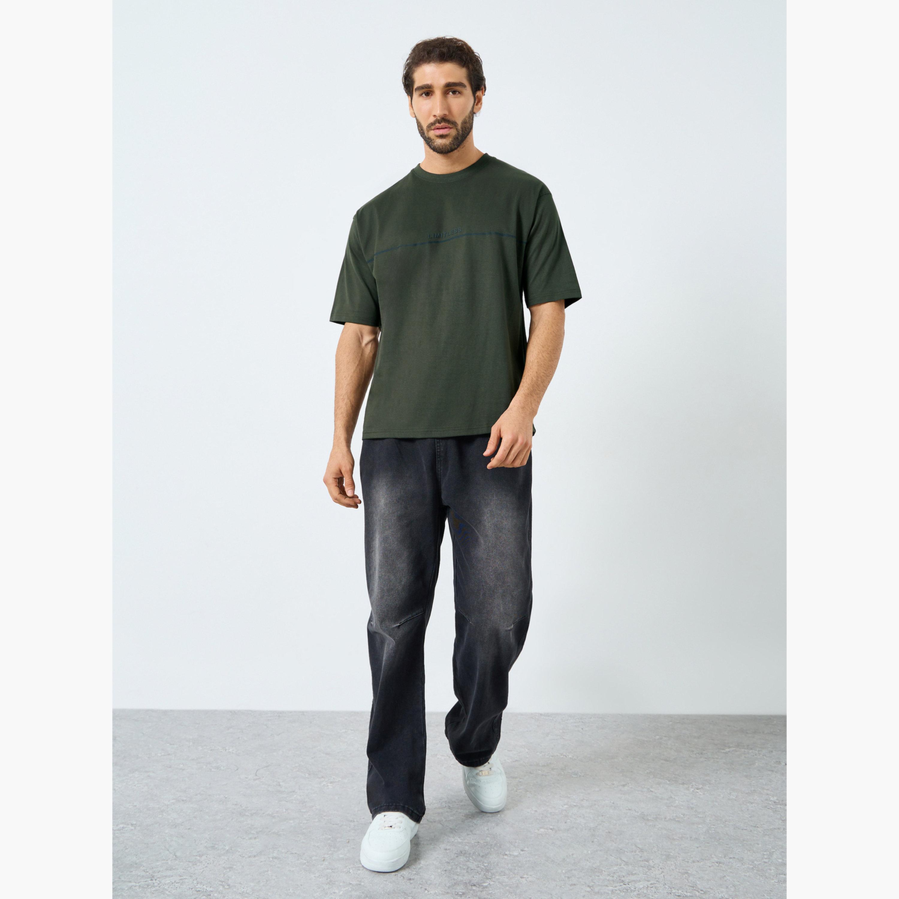 ستايلي - تي شيرت أخضر زيتوني تصميم واسع برقبة دائرية للرجال-men-clothing-tshirtsandpolos-tshirts-image-2