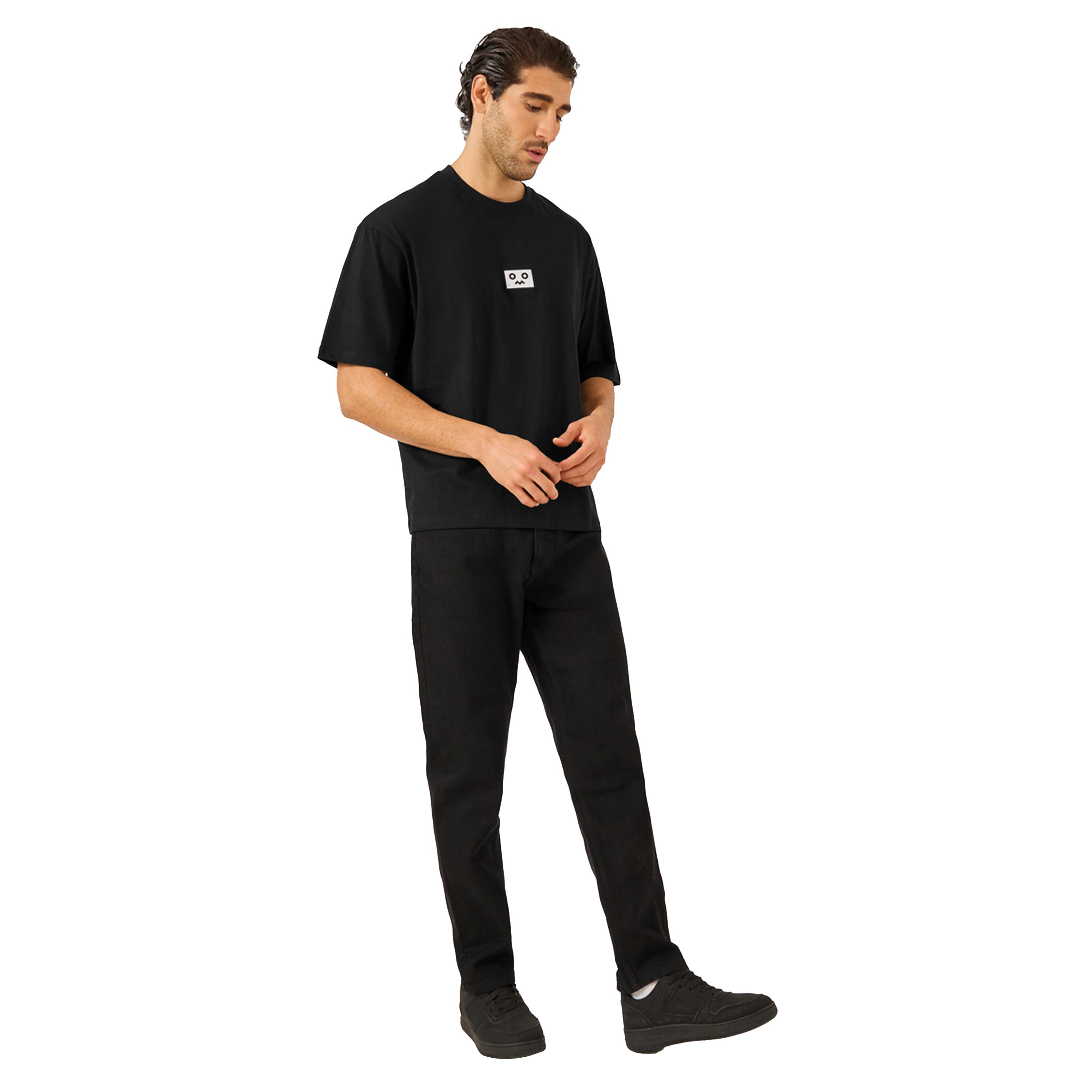 ستايلي - تي شيرت قطني كبير الحجم بتفاصيل شارة مطرزة-men-clothing-tshirtsandpolos-tshirts-image-2